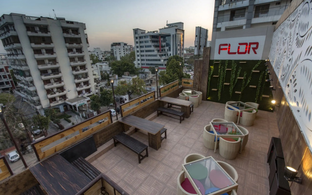 OYO 8307 Hotel Garden View