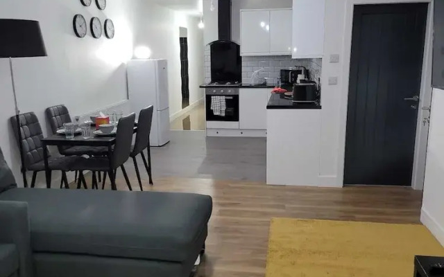 Stunning 2-bed Apartment in Manchester Built 2023