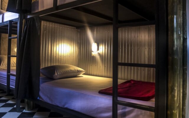 Phanganist Hostel
