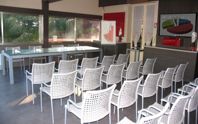 Hôtel et Studios Les Amandiers