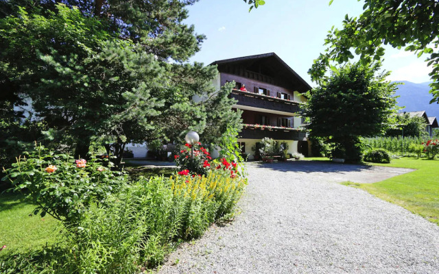 Residence Gritschhof, Laces