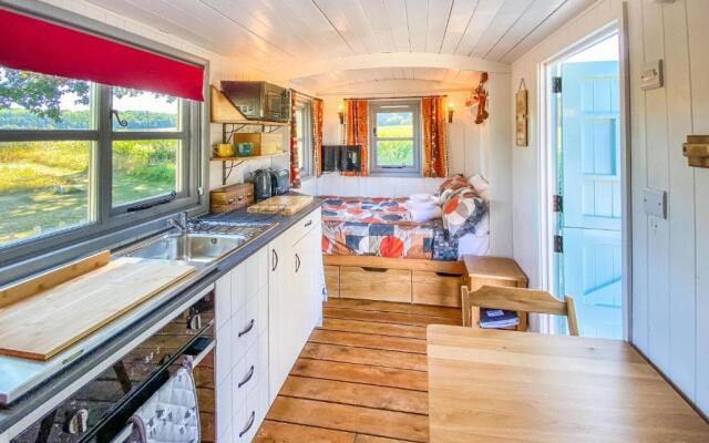 The Hideaway Hut - 1 Bed Shepherds Hut - Dodmarsh