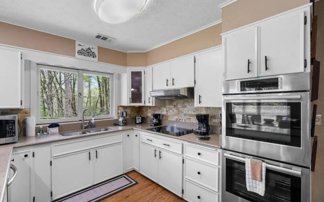 Cosby Mountain Lodge 4 Bedroom Home