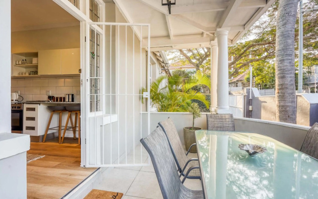 Hampton Collection - Charming 5 Sleeper Apartment with Pool