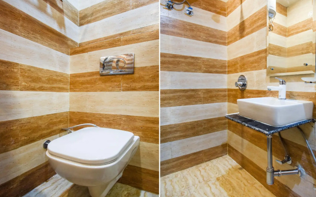 OYO 70744 Hotel Atharv