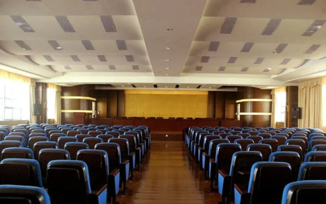 Xinfeng Holiday Hotel