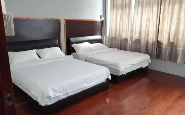 Family Room in Kuching, With Ac and Wifi