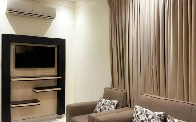 Taj Al Hamra Hotel