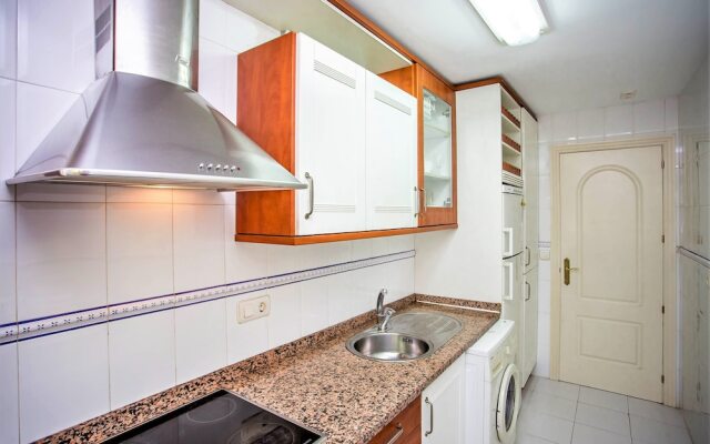 3 bed apartment close to beach BB43