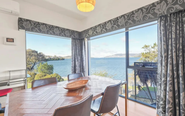 Waterfront Home - Gorgeous Views - 2 Bed