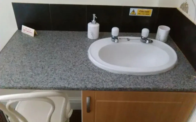 leedshouse guest house