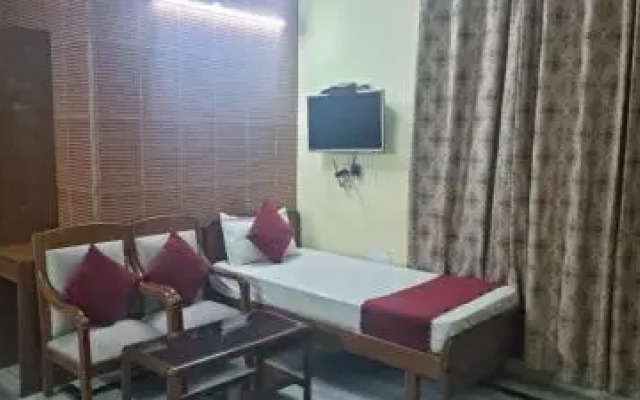 Hotel Shri Hari by OYO Rooms