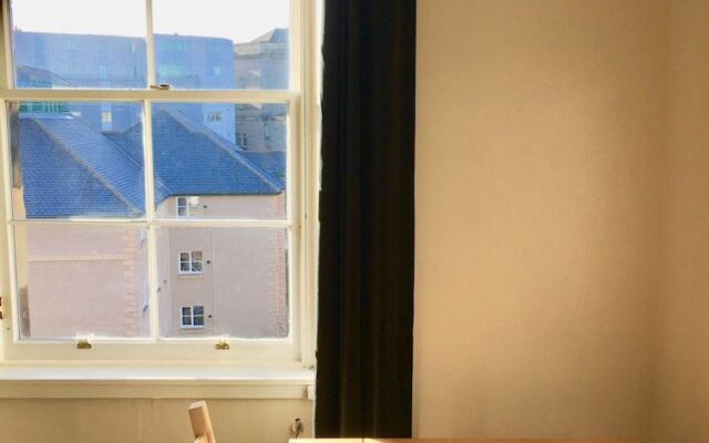Flat In Stockbridge