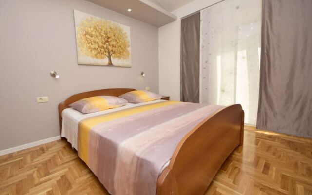 Apartment Mornar Trogir/Arbanija 12693
