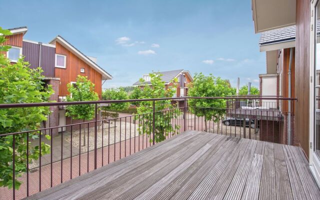 Tidy apartment with dishwasher, close to Amsterdam