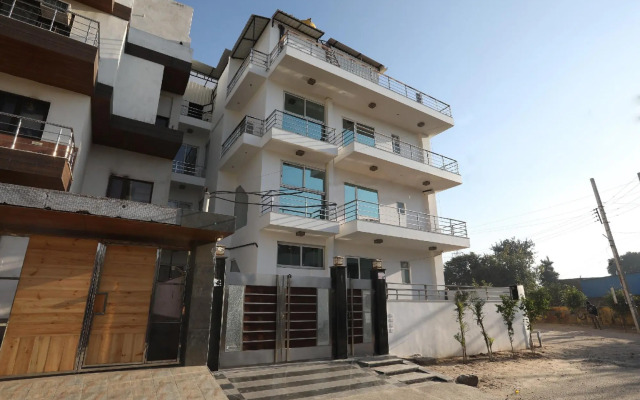 OYO 10889 Hotel Green Residency