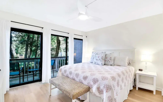 6401 Treetops