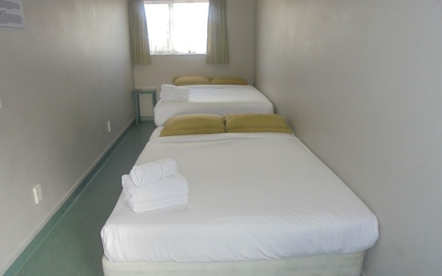 Utopian Motel Taupo - Hostel – Guest Rooms – Taupo