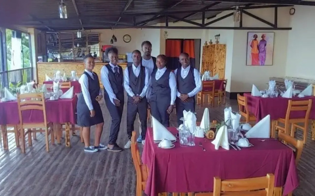 Makutano Club & Resorts