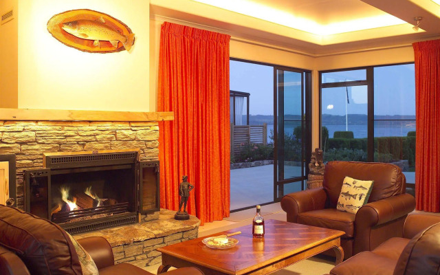 Nicara Lakeside Lodge