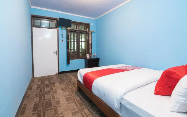 OYO 1852 Intan Bromo Homestay