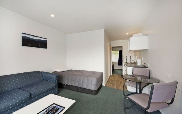 Camellia Court Motel