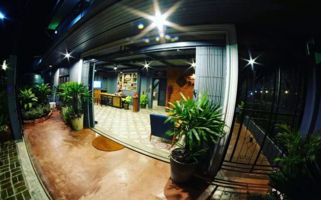Talardkao Balcony Krabi - Hostel