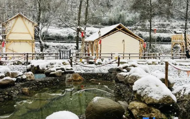 LUCIGOGO Luxi Valley White Deer Private Soup Tent Camp – Outside – Chengdu