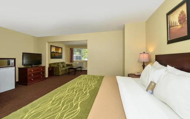 Econo Lodge & Suites