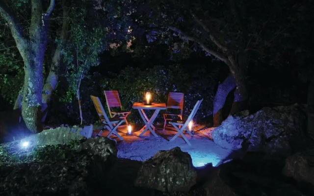 Nice Home in Kastel Novi With Wifi and 3 Bedrooms