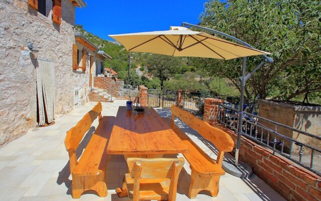 Lovely Holiday Home in Starigrad