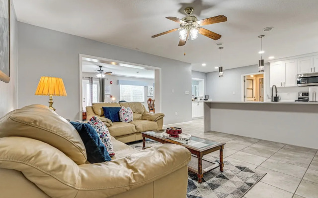 Lutz Home ~ 14 Mi to Downtown Tampa