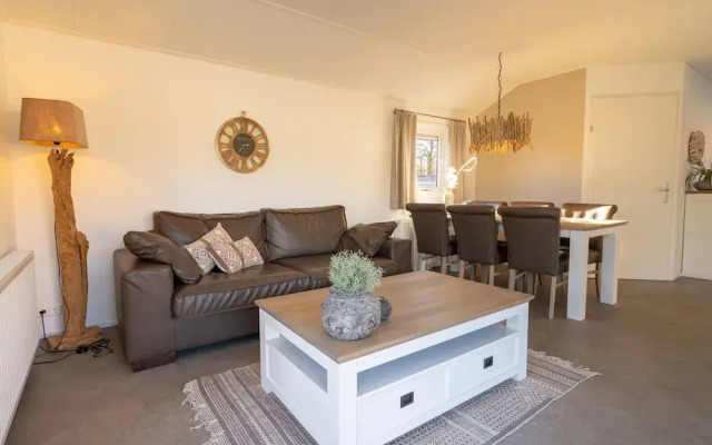 Comfortable Chalet With Microwave, Near Efteling
