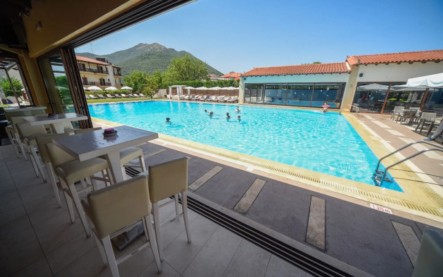 Mont Helmos Hotel