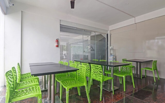 Super OYO Capital O 91547 Srinika Inn