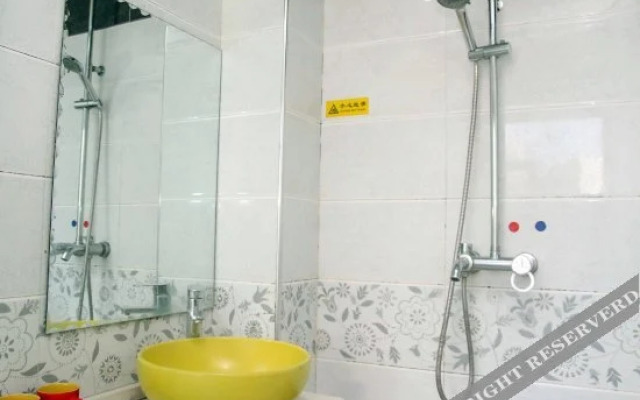 Lijin Express Holiday Hotel