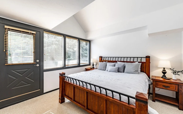 Pay Day Condominiums