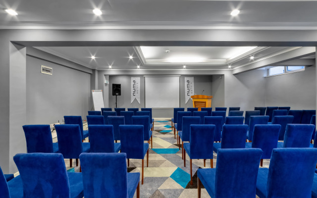 Numa Port Hotel