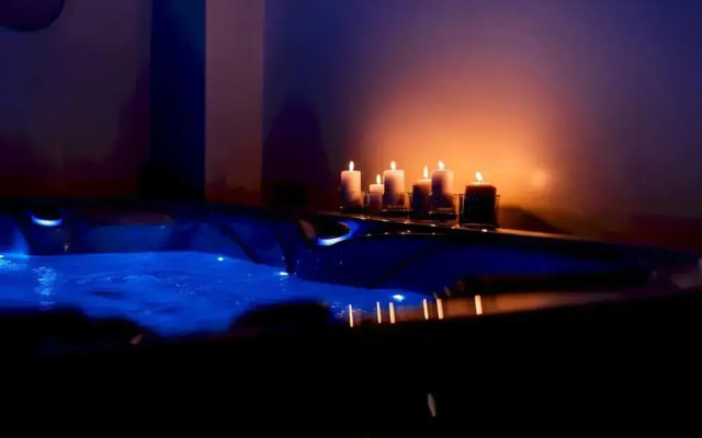 Old Court Luxury Suite Spa