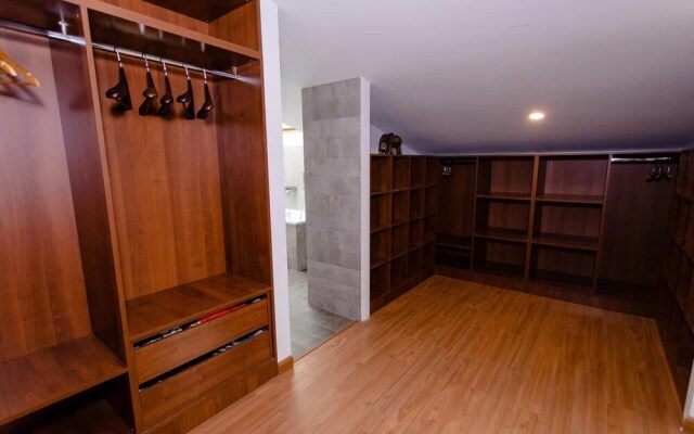 Потрясающая вилла с собственным бассейном недалеко от центра Еревана