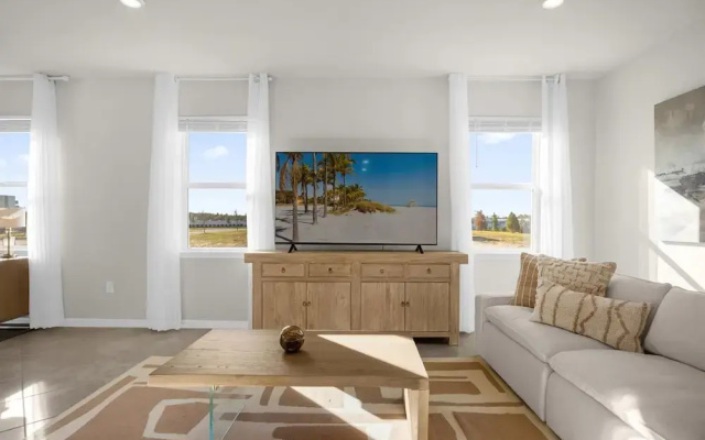 Elegant 6BR Home Perfect for Families