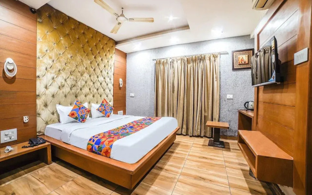 Fabhotel Johri Regency