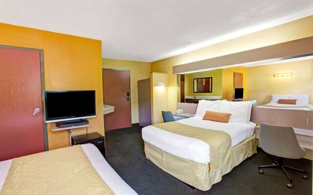 Microtel Inn & Suites by Wyndham Gatlinburg