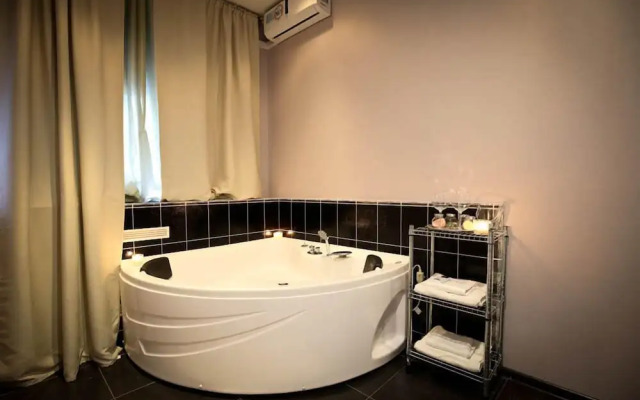 Otel M