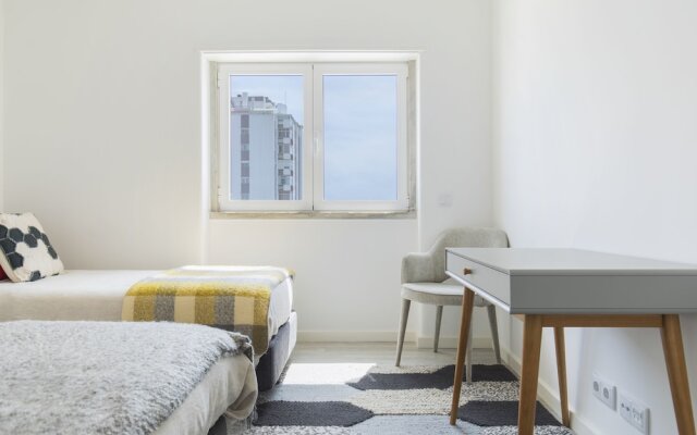 Luxurious Seaview Apartment in Estoril
