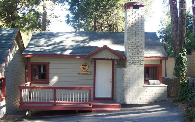 Crest Lodge Historic Mountain Inn