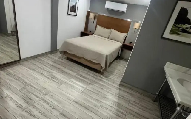 Hotel Colonial Inn
