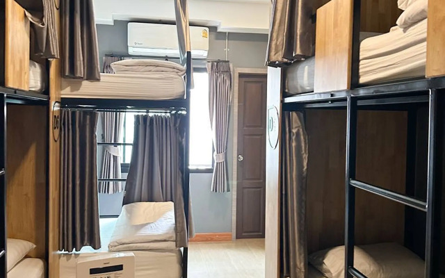 Ray Coffee Bar & Hostel - Adults Only