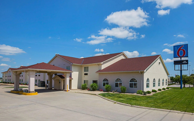 Motel 6 Omaha - IAT West
