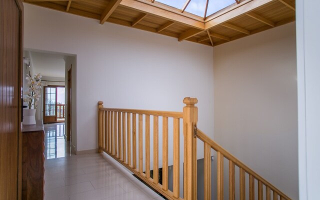 Luxury Villa With Private Heated Pool 15